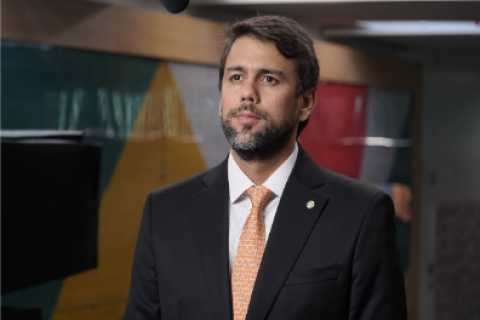 Pedro Lucas Fernandes critica recomendação do Ibama que rejeita pesquisa na Margem Equatorial